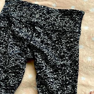Black and white lululemon leggings perfect for the gym very comfortable ♥️
